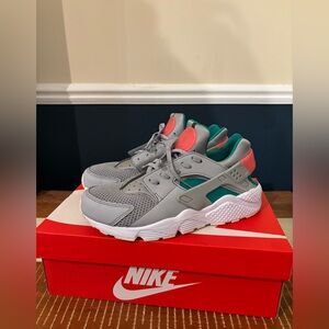 2018 Nike Air Huarache South Beach Pulse Sneakers, Men’s Size 9